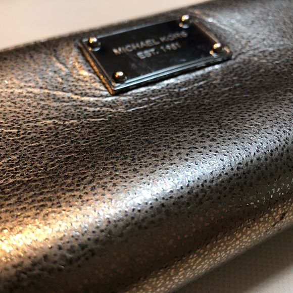 Michael Kors Silver Wallet - Picture 1 of 10